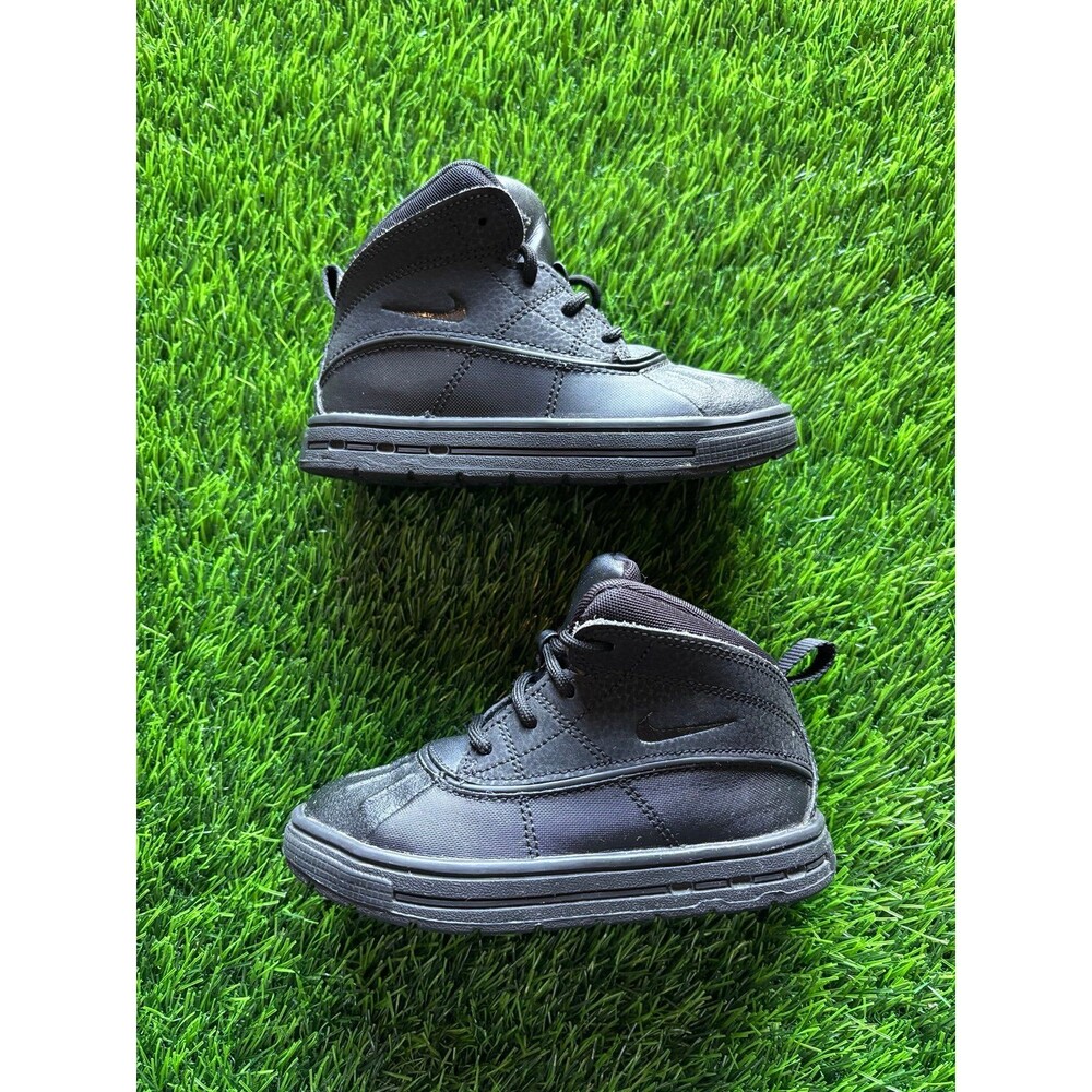 Nike Kids ACG boots sz 9c